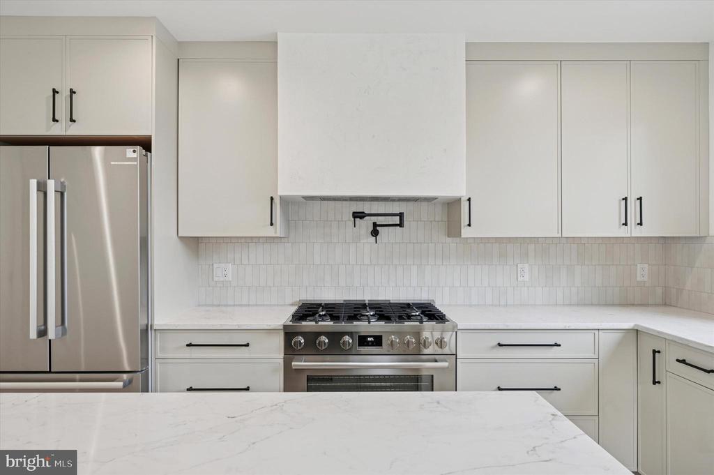 600 N BRENNA WALK