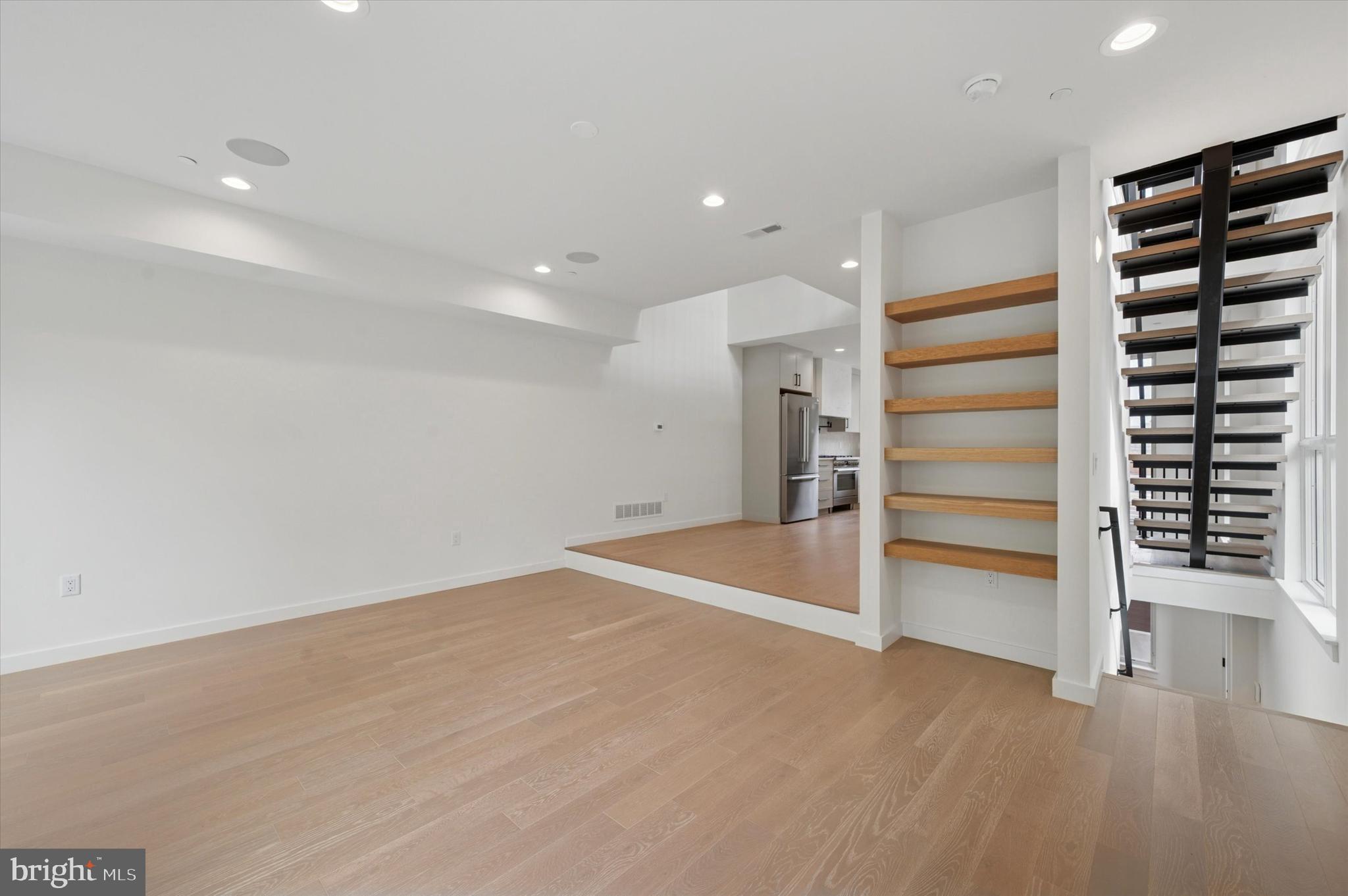 600 N BRENNA WALK