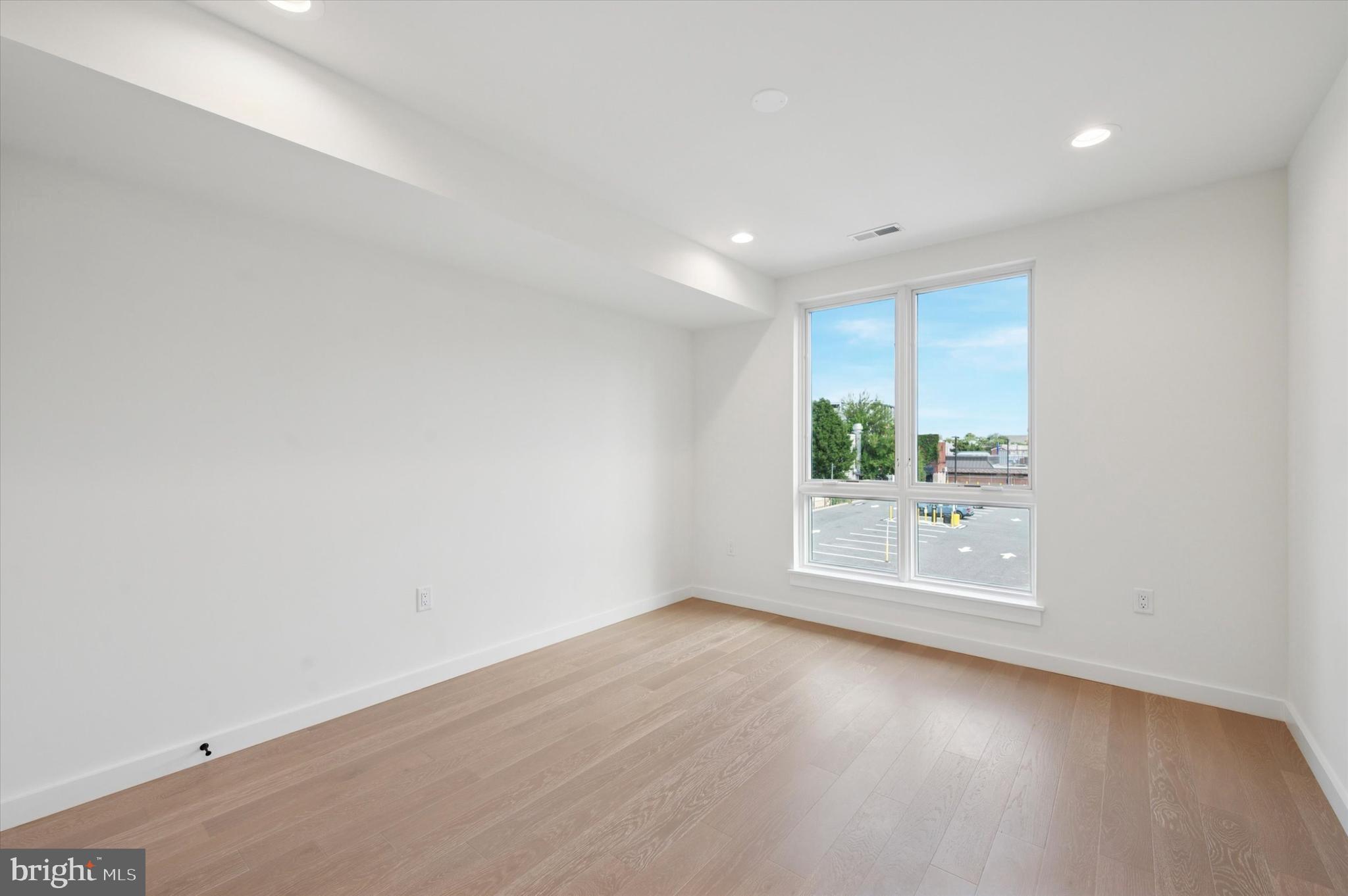 600 N BRENNA WALK