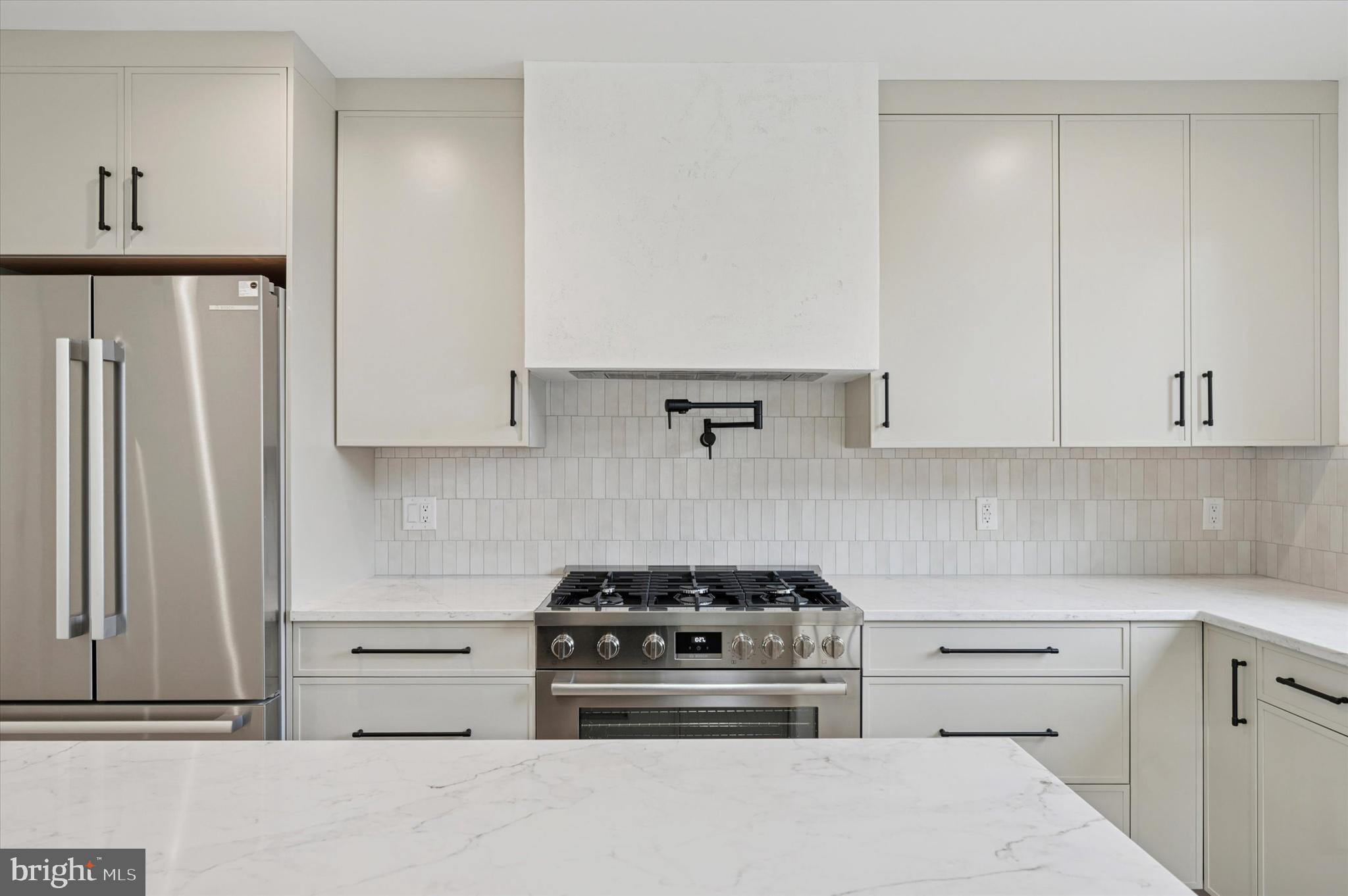 600 N BRENNA WALK