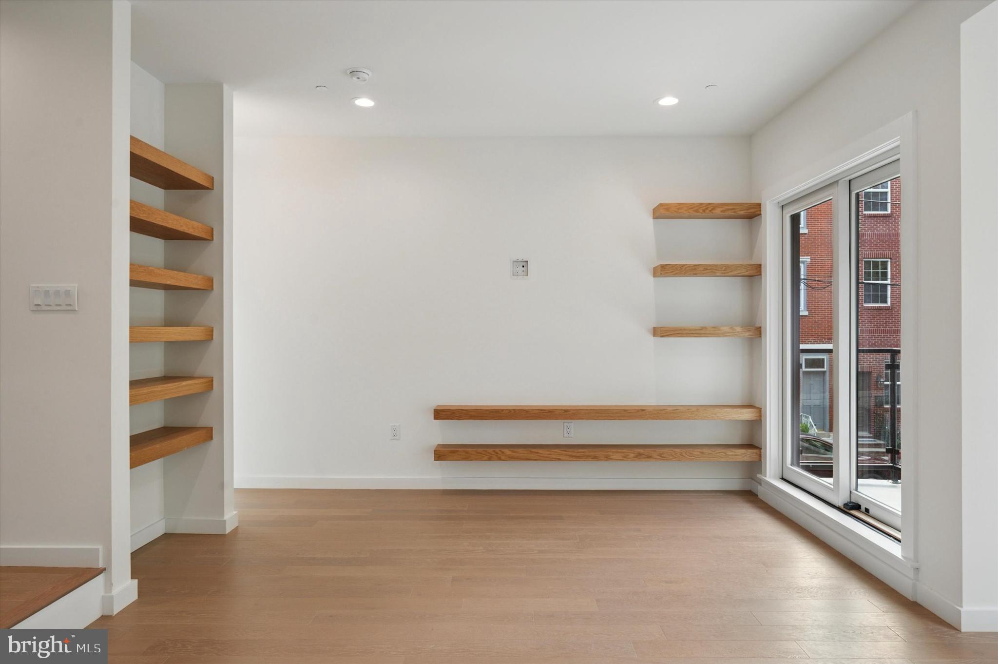 600 N BRENNA WALK