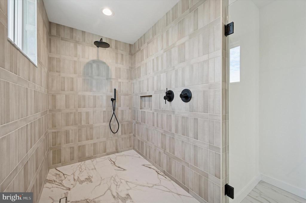 600 N BRENNA WALK