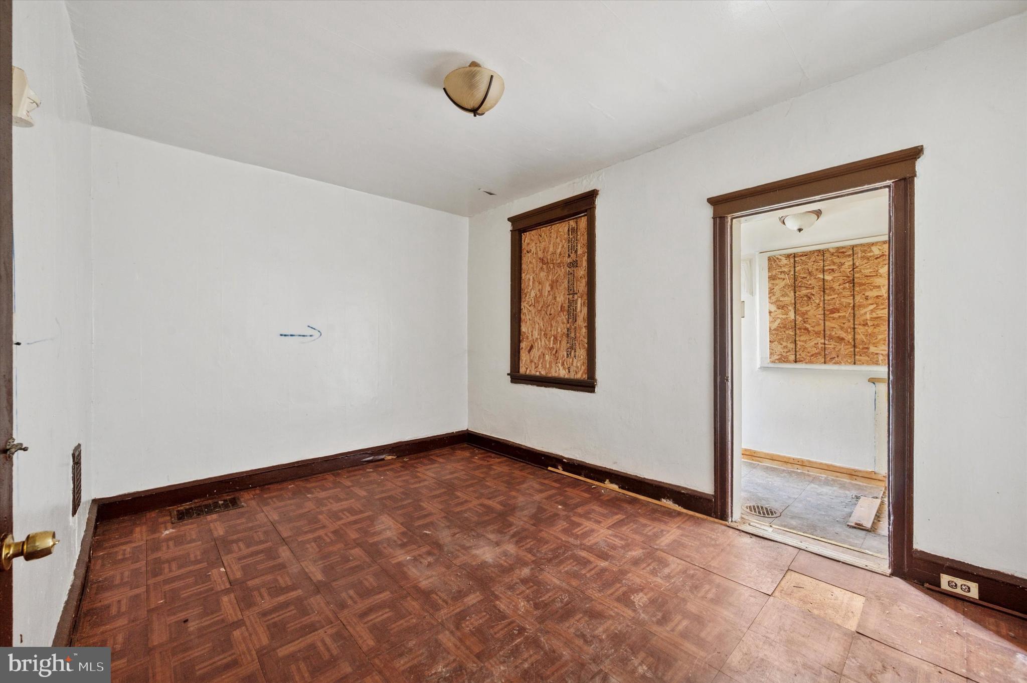 4229 N DARIEN STREET