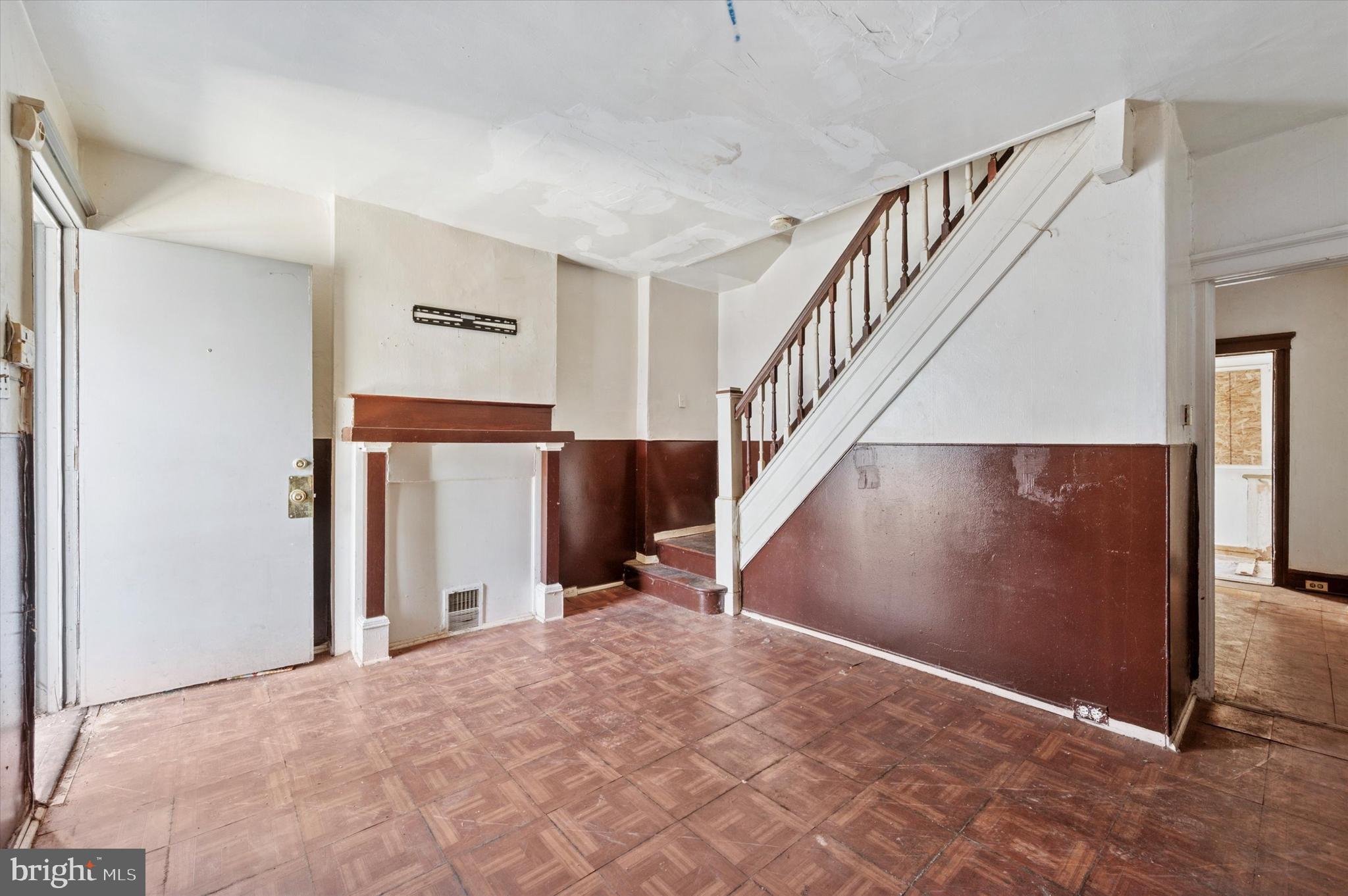 4229 N DARIEN STREET