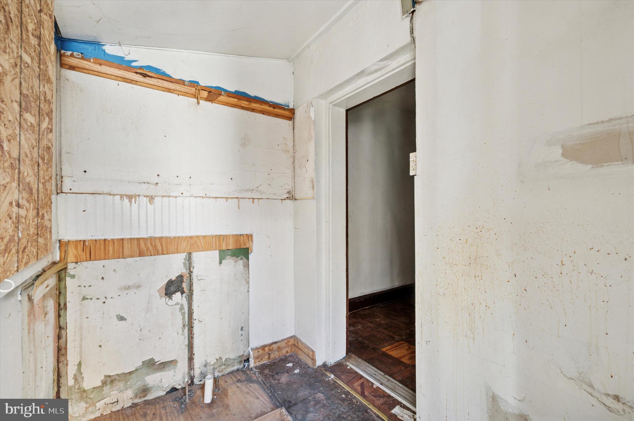 4229 N DARIEN STREET