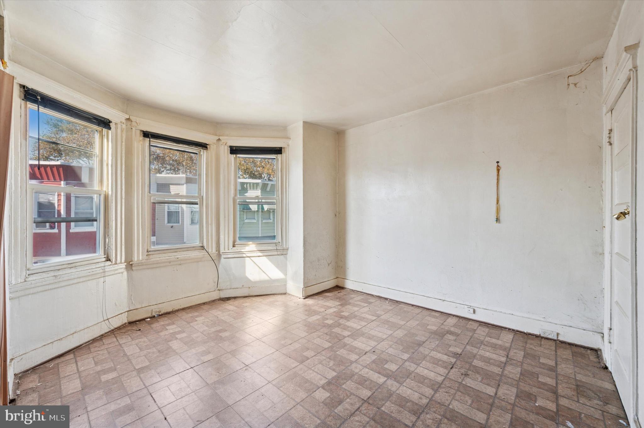 4229 N DARIEN STREET