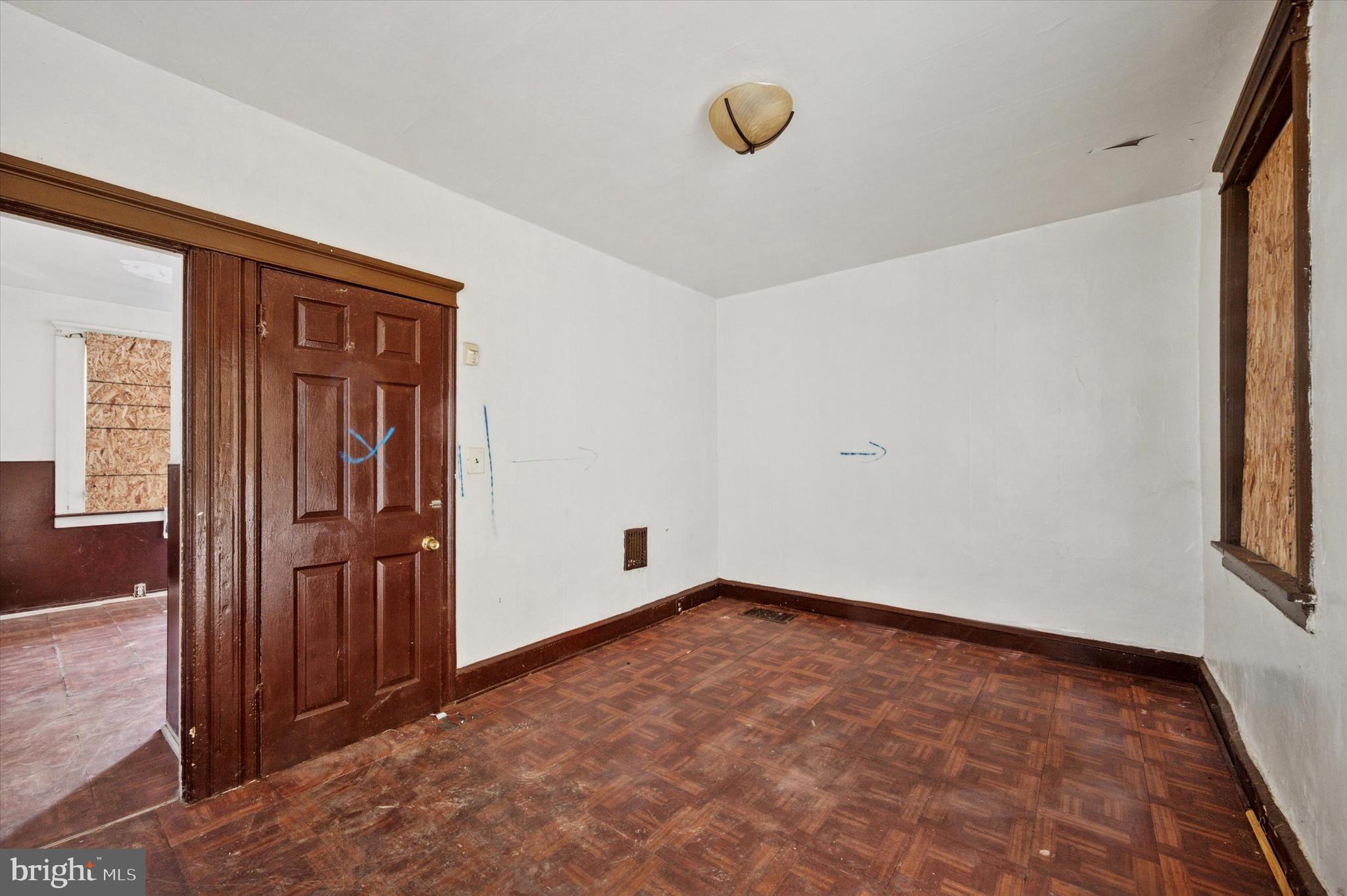 4229 N DARIEN STREET