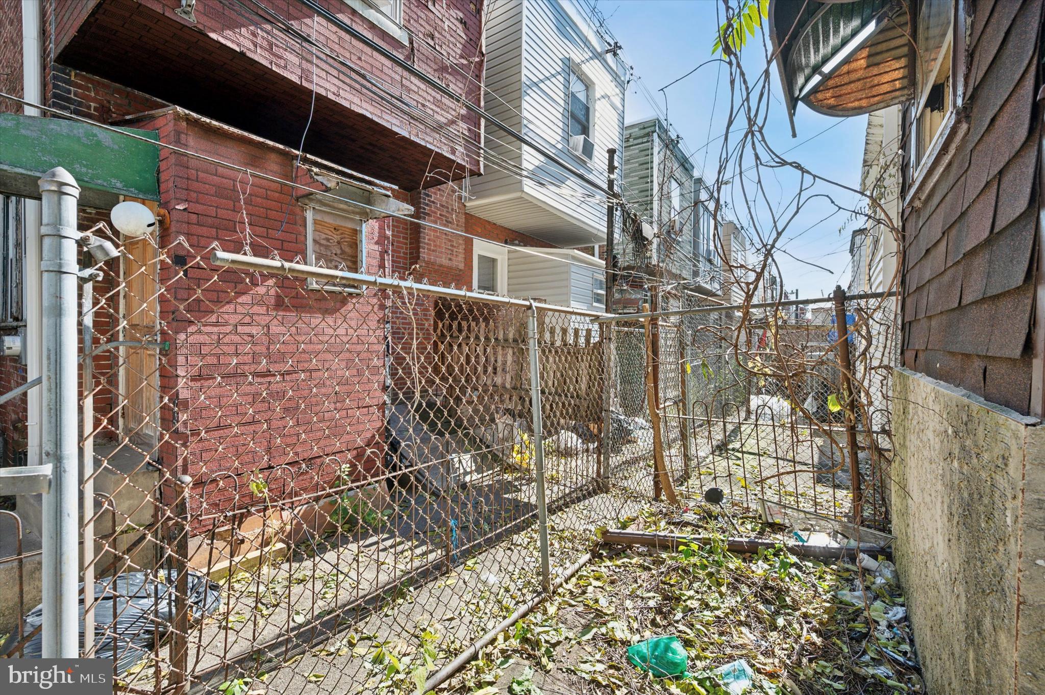 4229 N DARIEN STREET