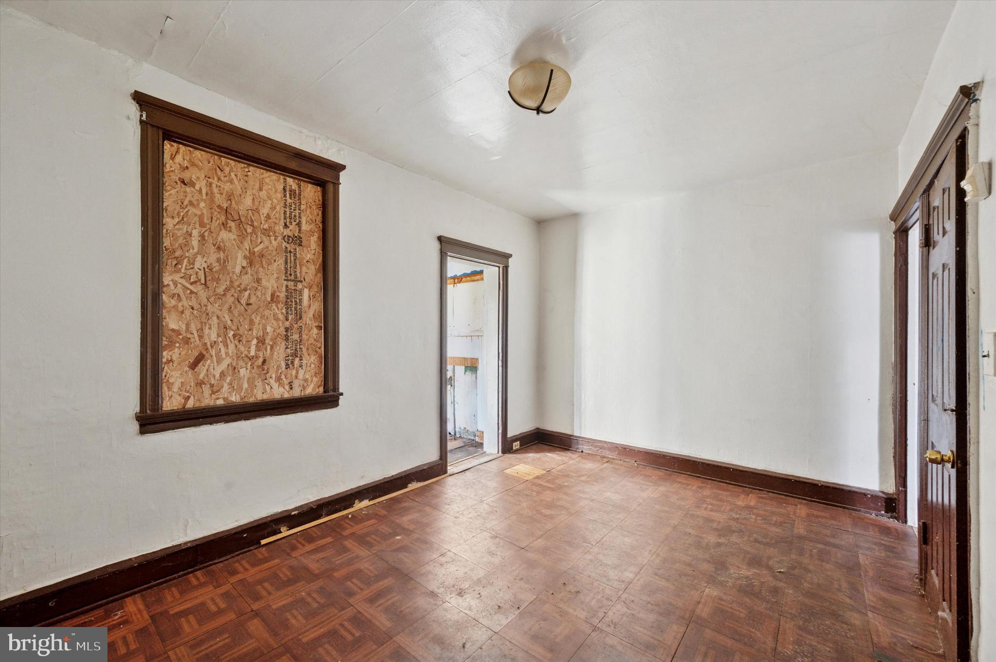 4229 N DARIEN STREET