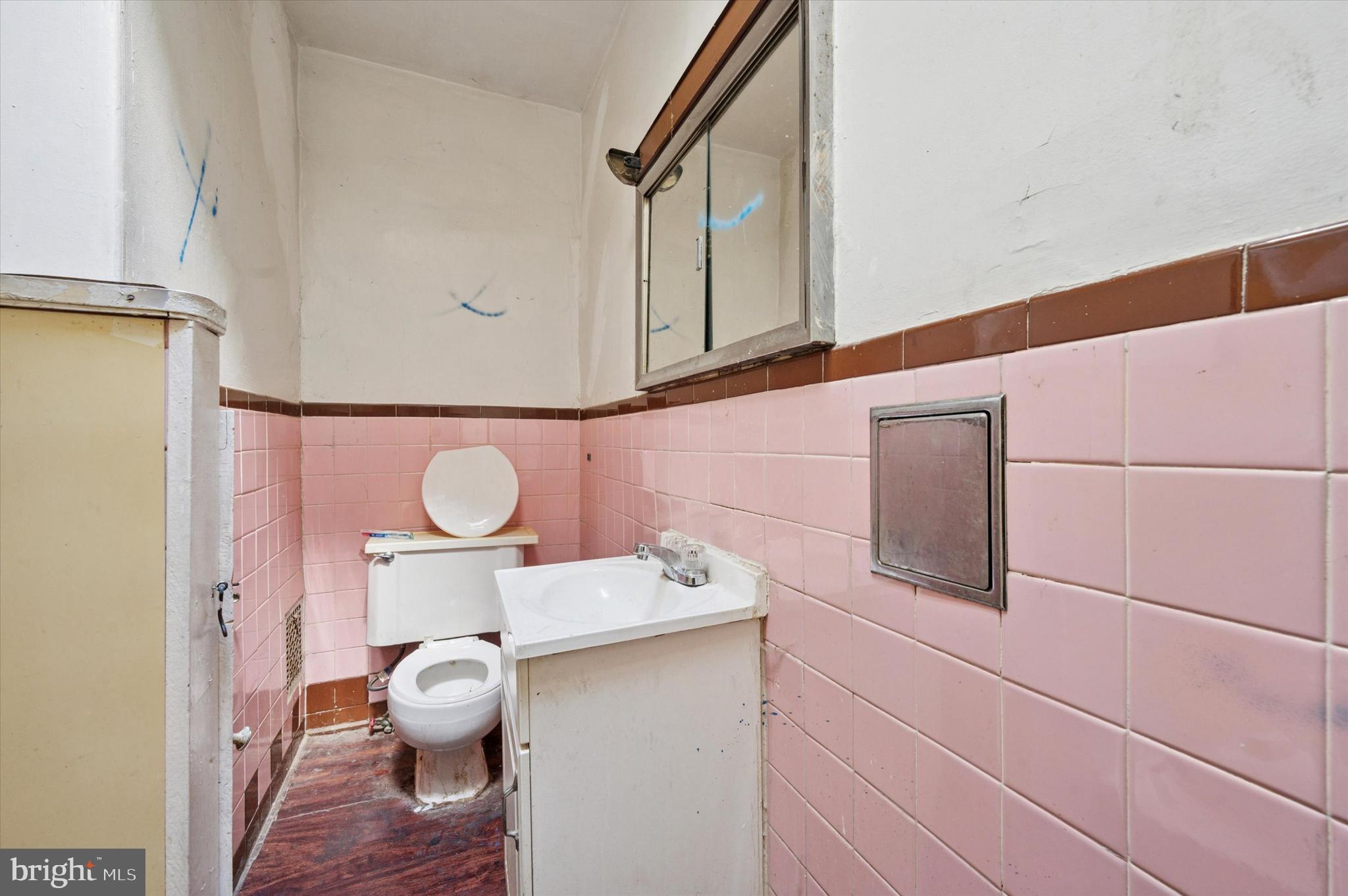 4229 N DARIEN STREET