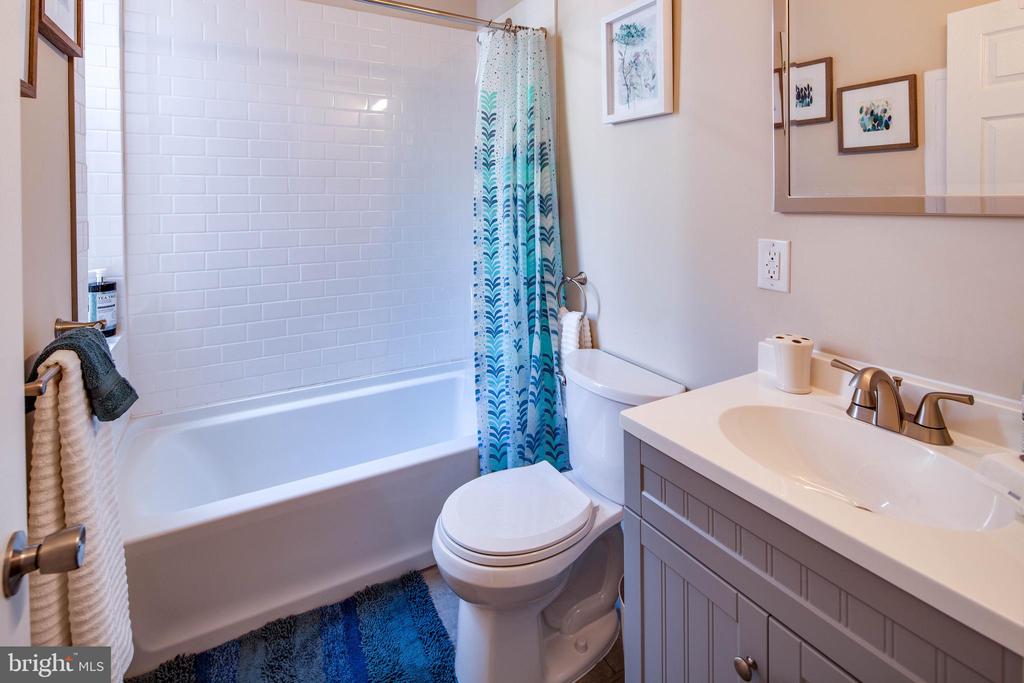 4245 OGDEN STREET Unit: UNIT 2