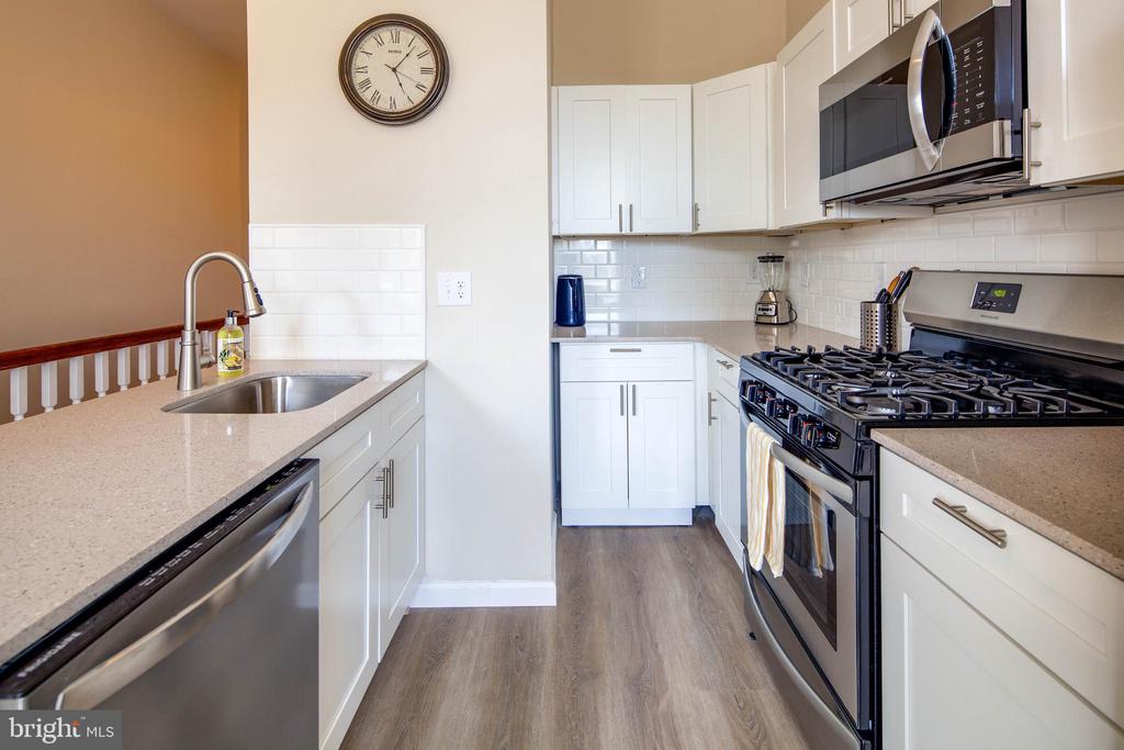 4245 OGDEN STREET Unit: UNIT 2