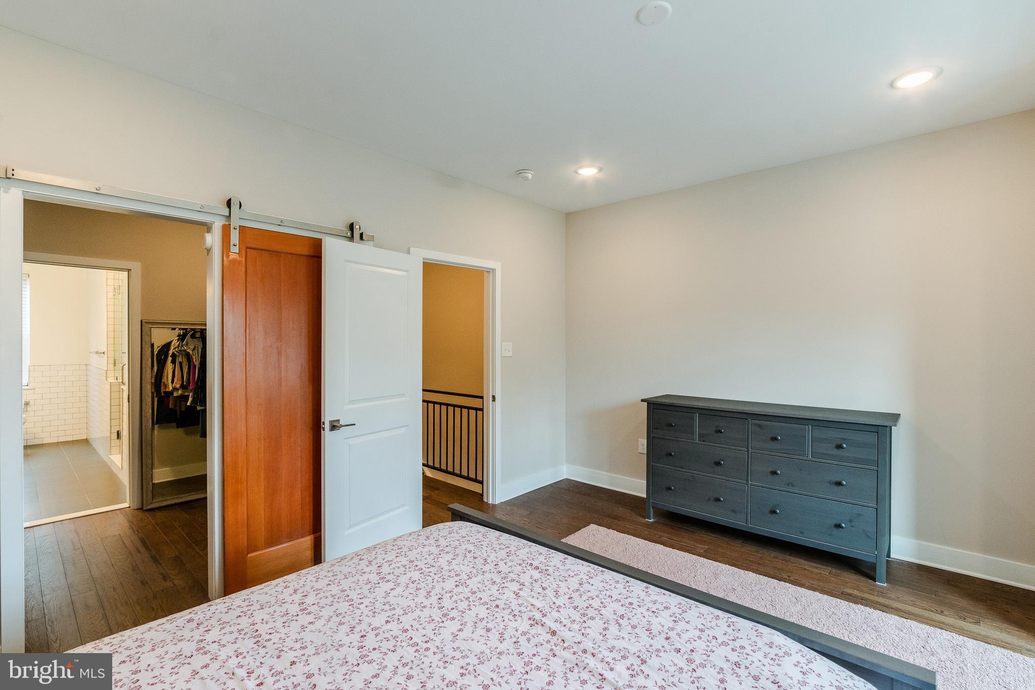 4841 LARCHWOOD AVENUE