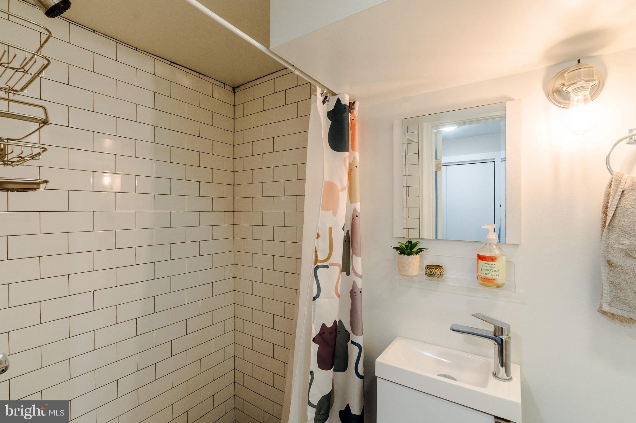 4841 LARCHWOOD AVENUE