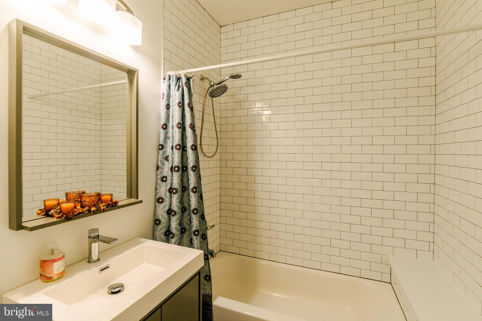 4841 LARCHWOOD AVENUE