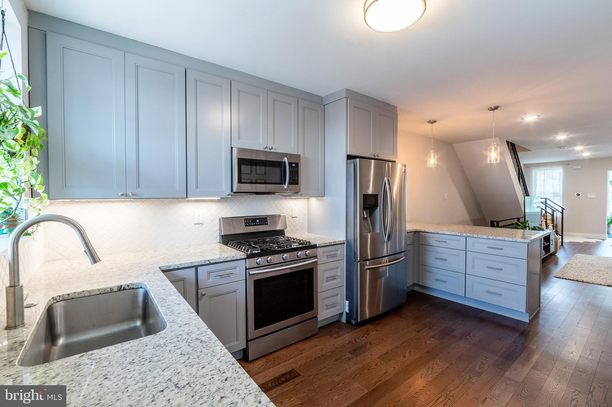 4841 LARCHWOOD AVENUE