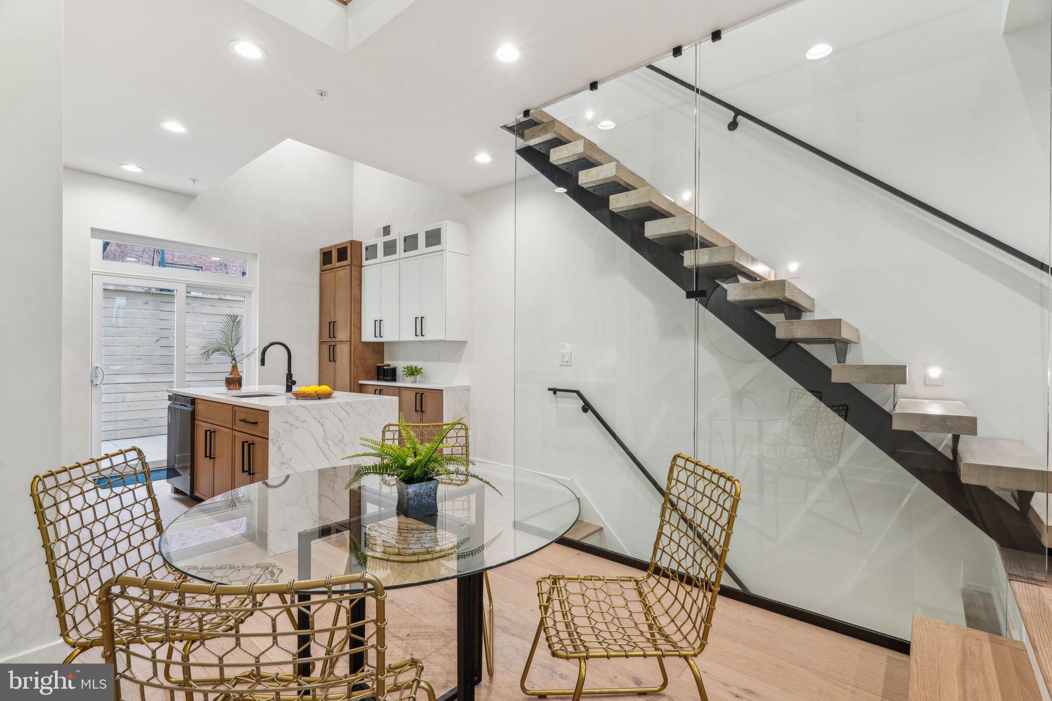 1106 N BODINE STREET