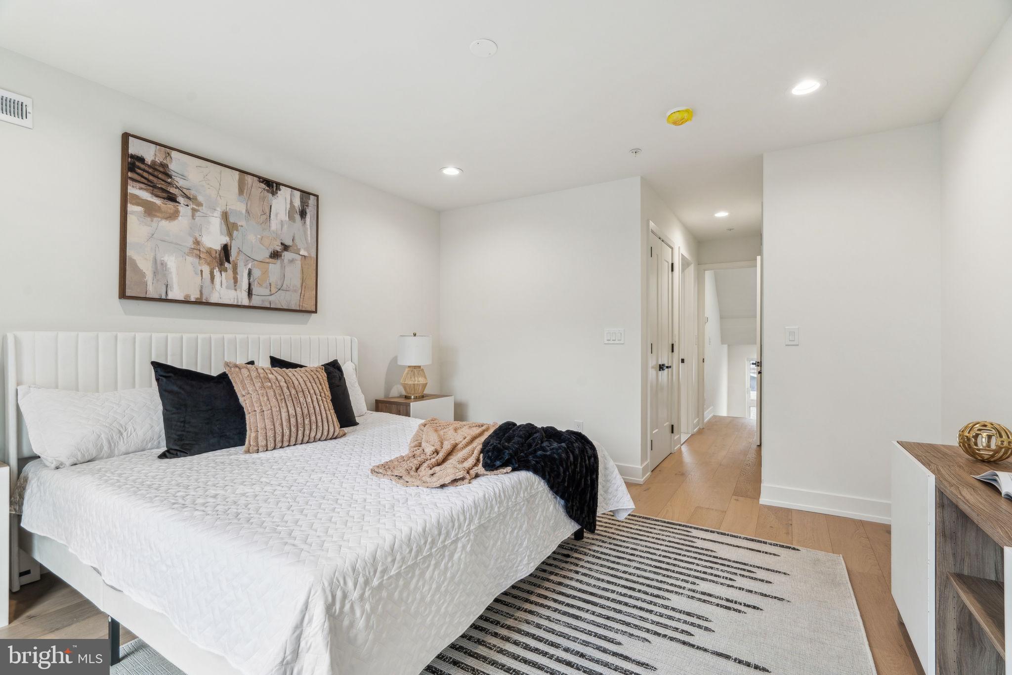 1106 N BODINE STREET