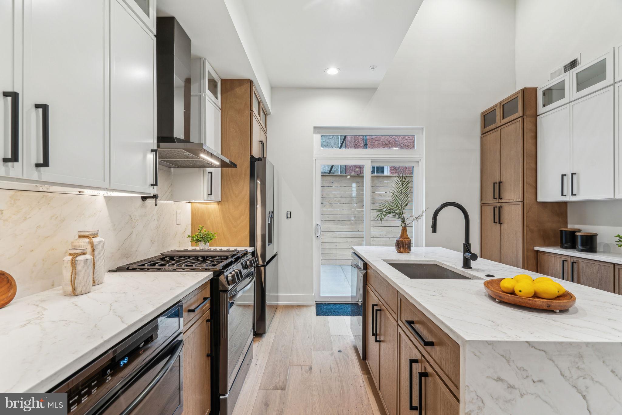 1106 N BODINE STREET