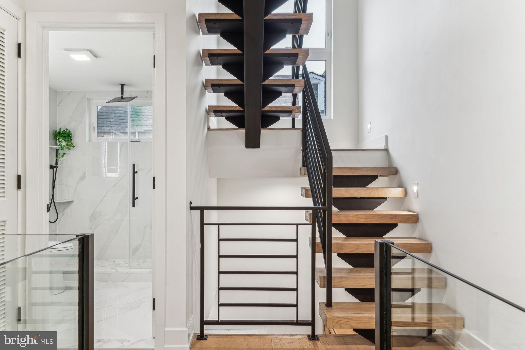 1106 N BODINE STREET