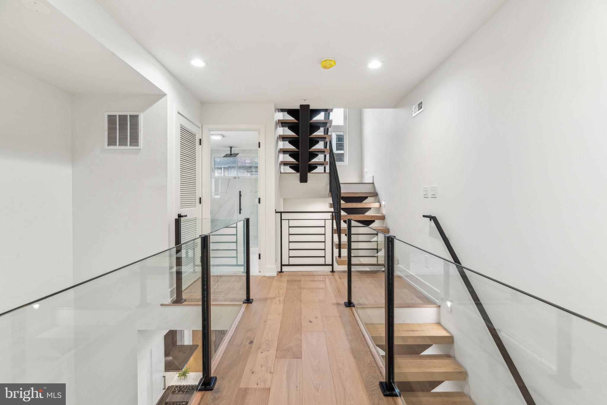 1106 N BODINE STREET