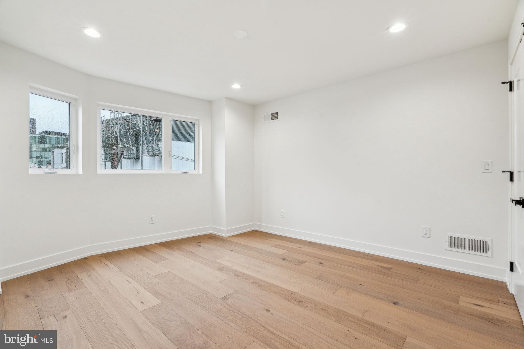 1106 N BODINE STREET