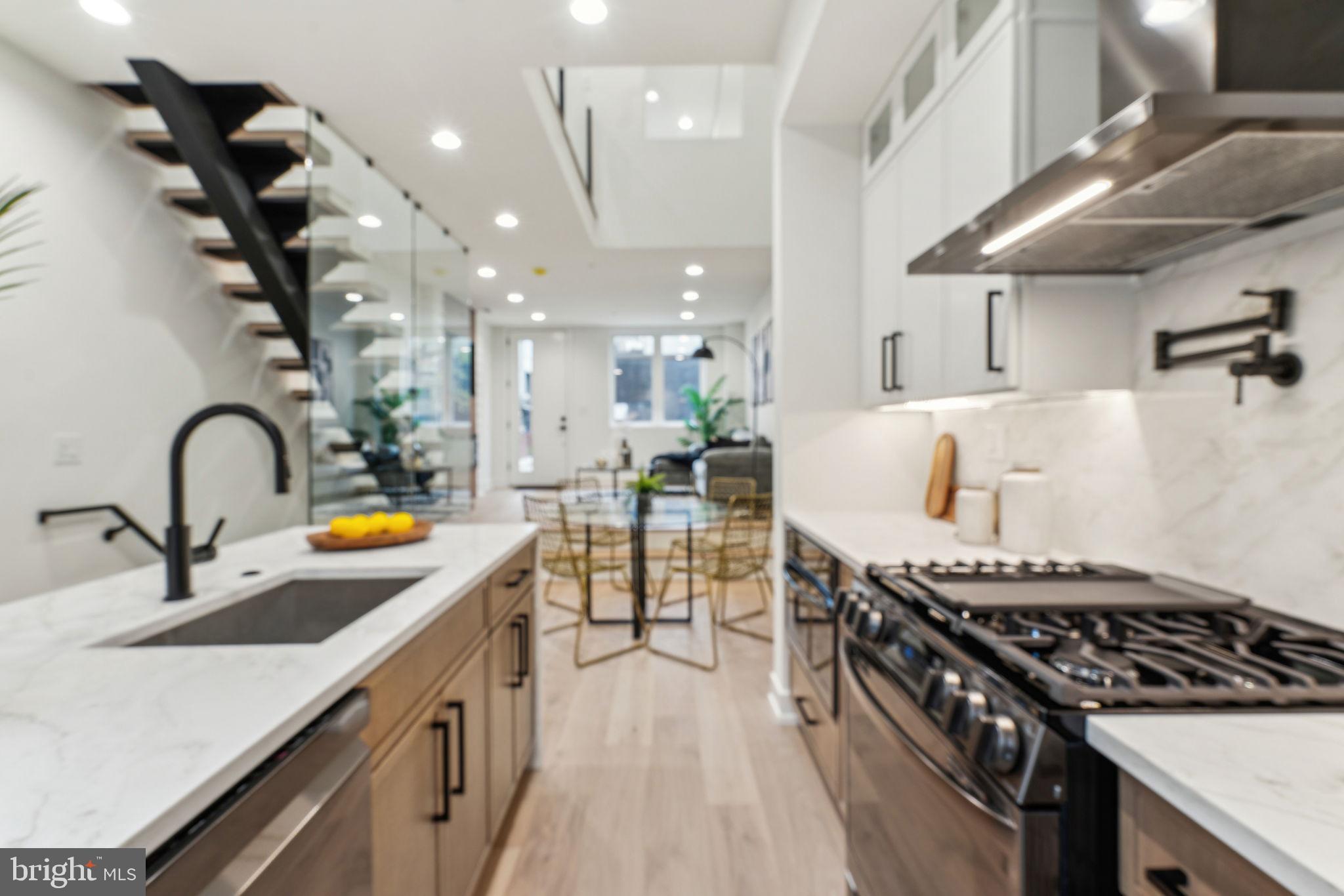 1106 N BODINE STREET