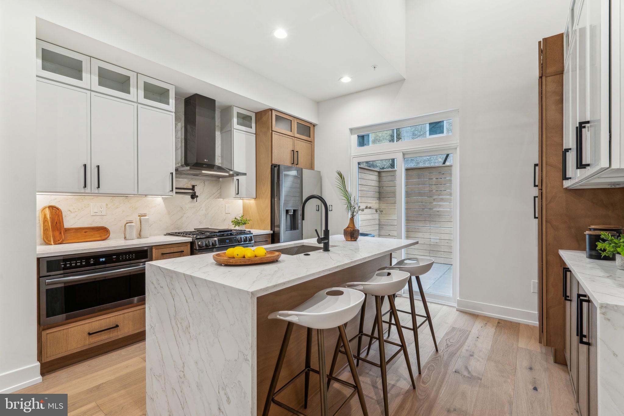 1106 N BODINE STREET