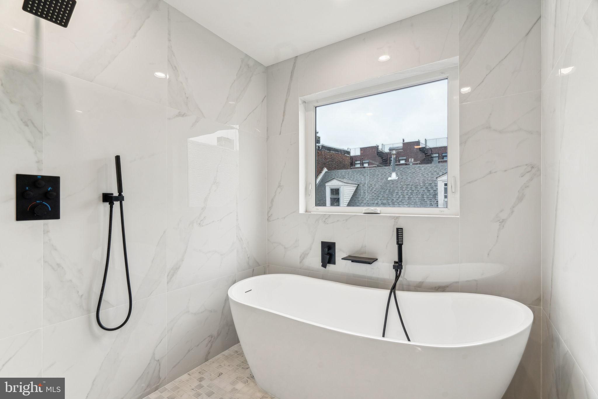 1106 N BODINE STREET