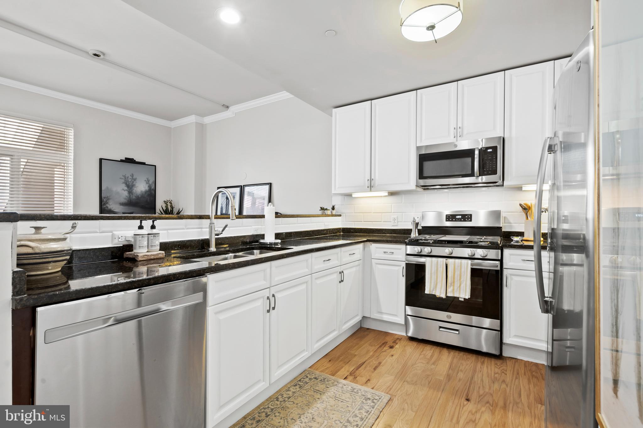 1900 HAMILTON STREET C6