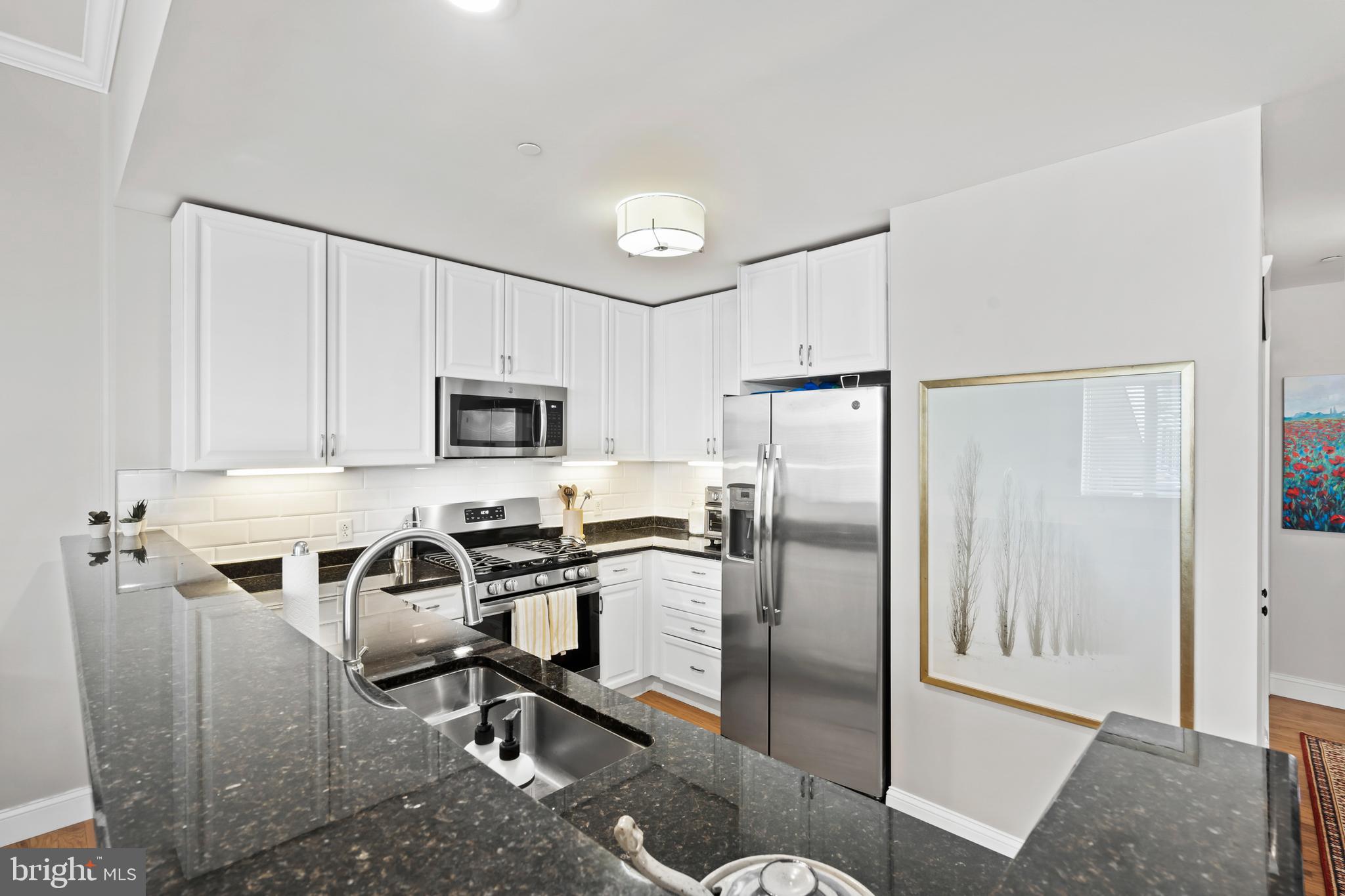 1900 HAMILTON STREET C6