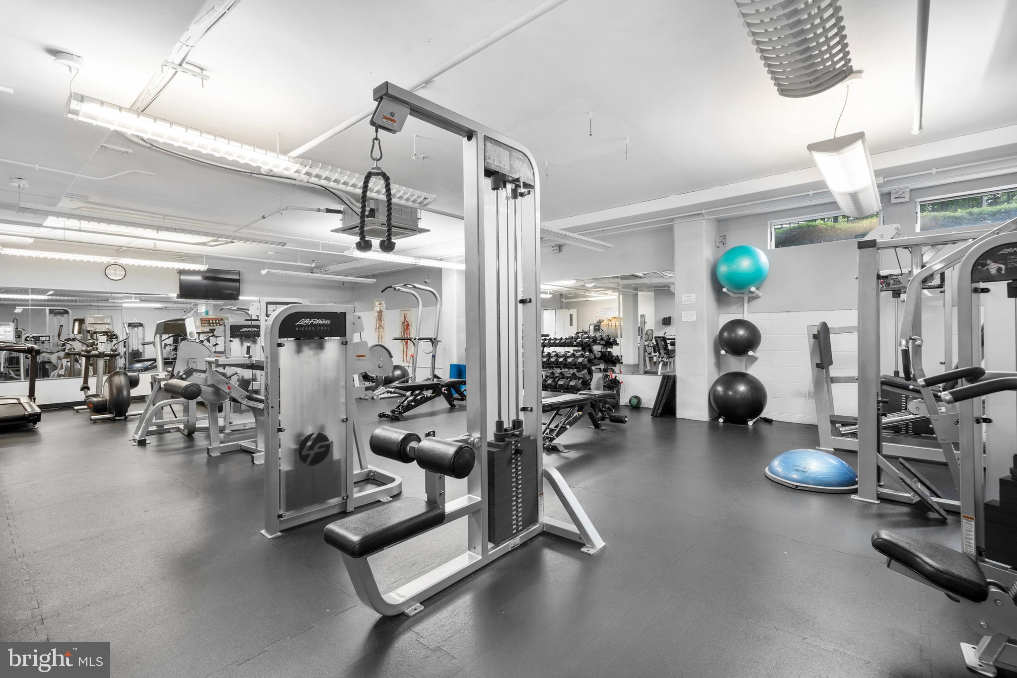 1900 HAMILTON STREET C6