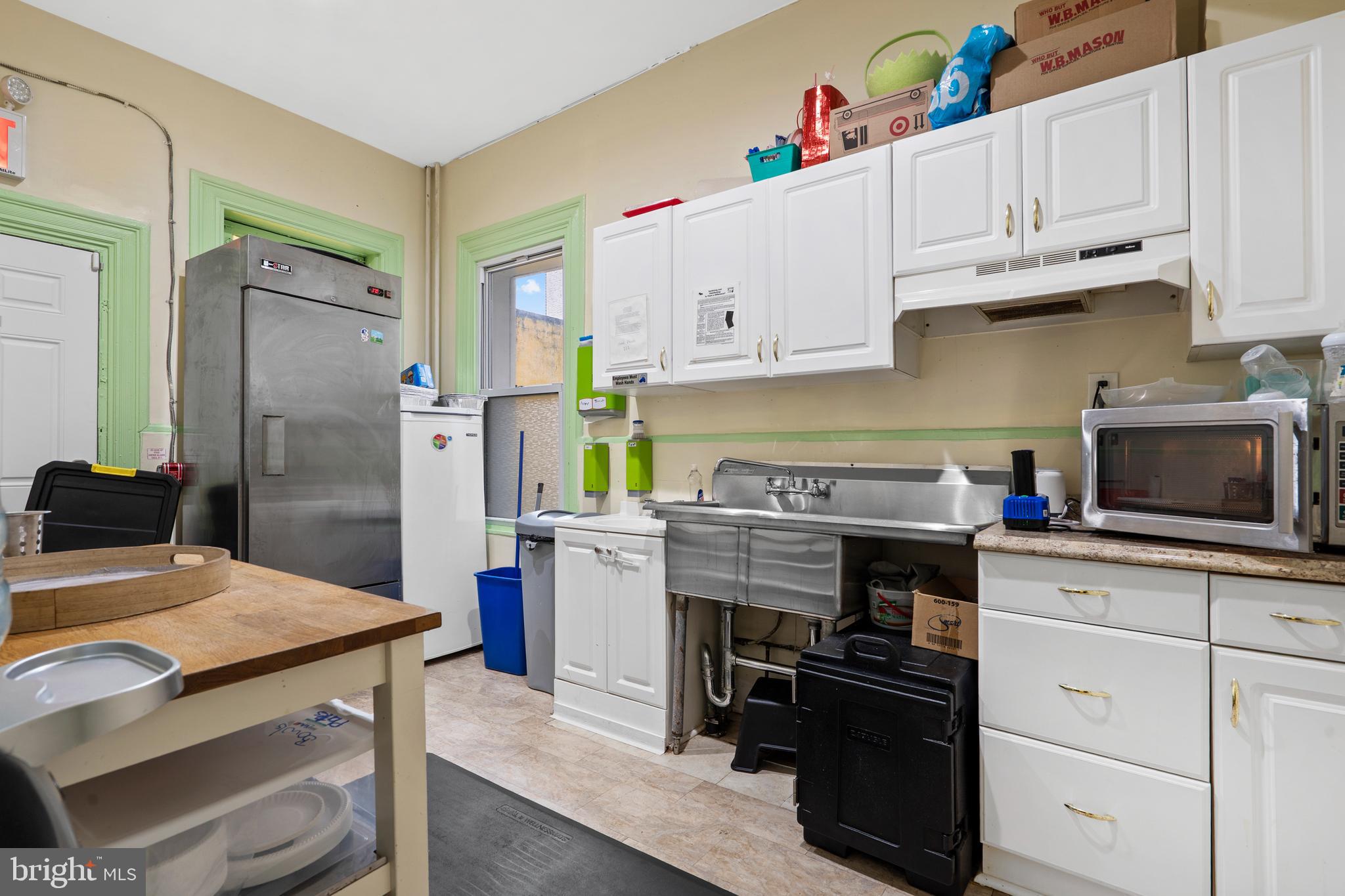 4830 LONGSHORE AVENUE