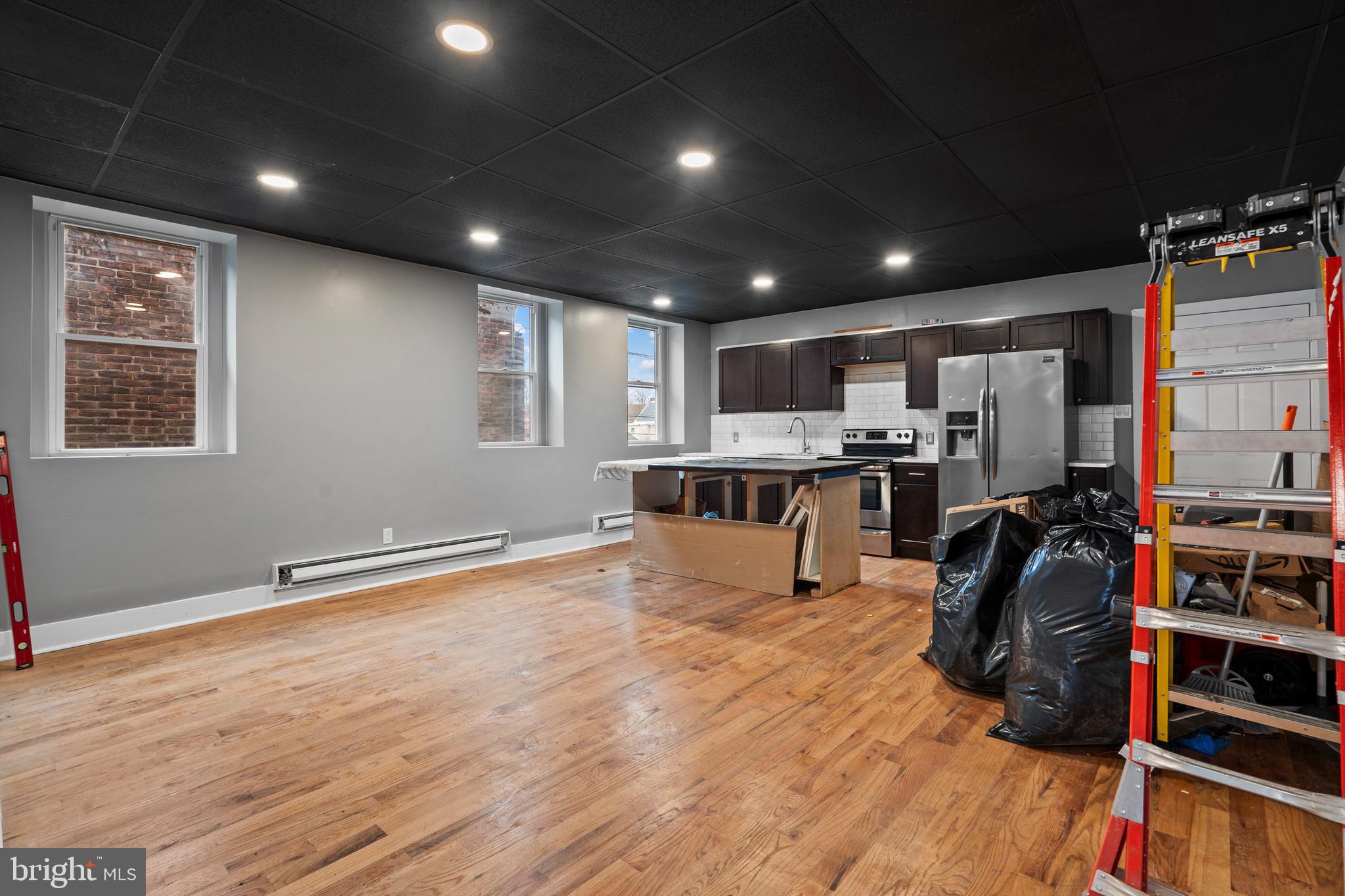 4830 LONGSHORE AVENUE