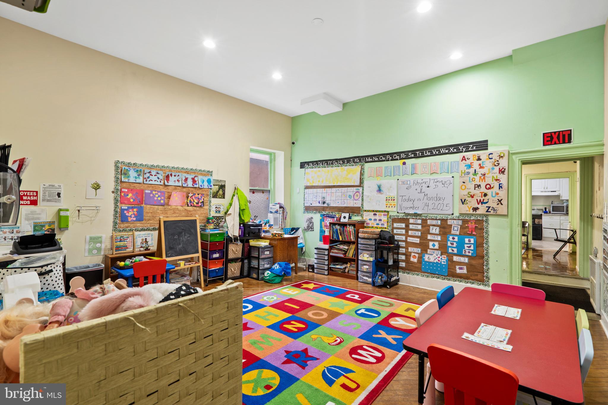 4830 LONGSHORE AVENUE