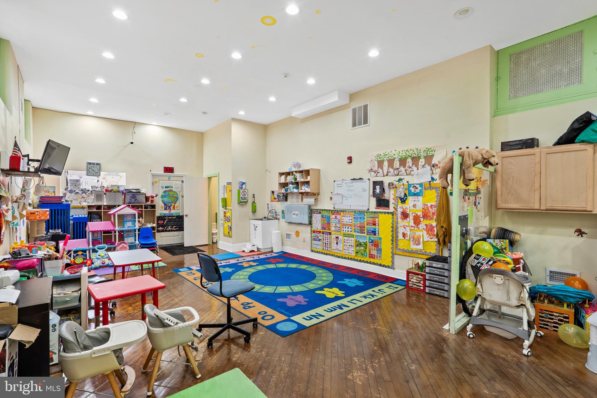 4830 LONGSHORE AVENUE