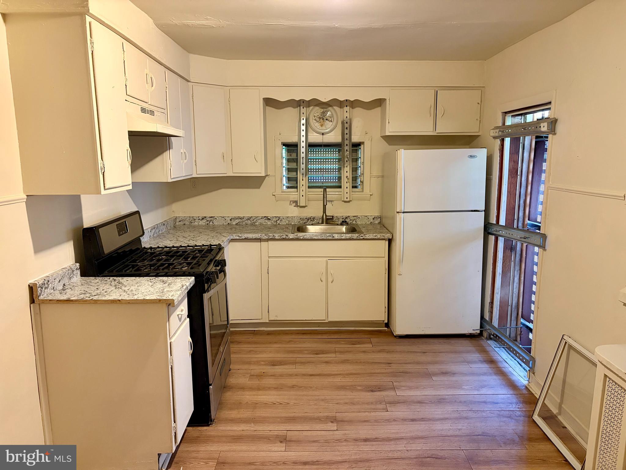 1854 E LIPPINCOTT STREET