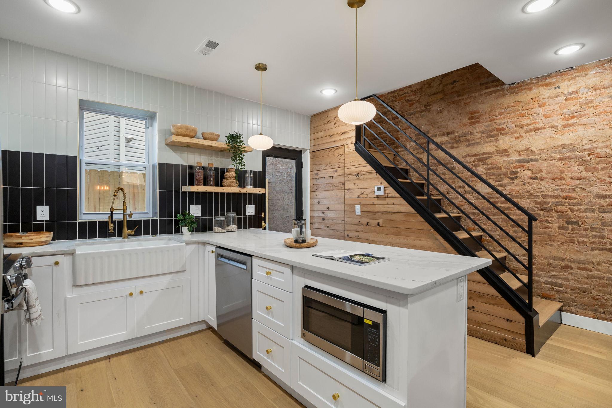 1613 N LAWRENCE STREET