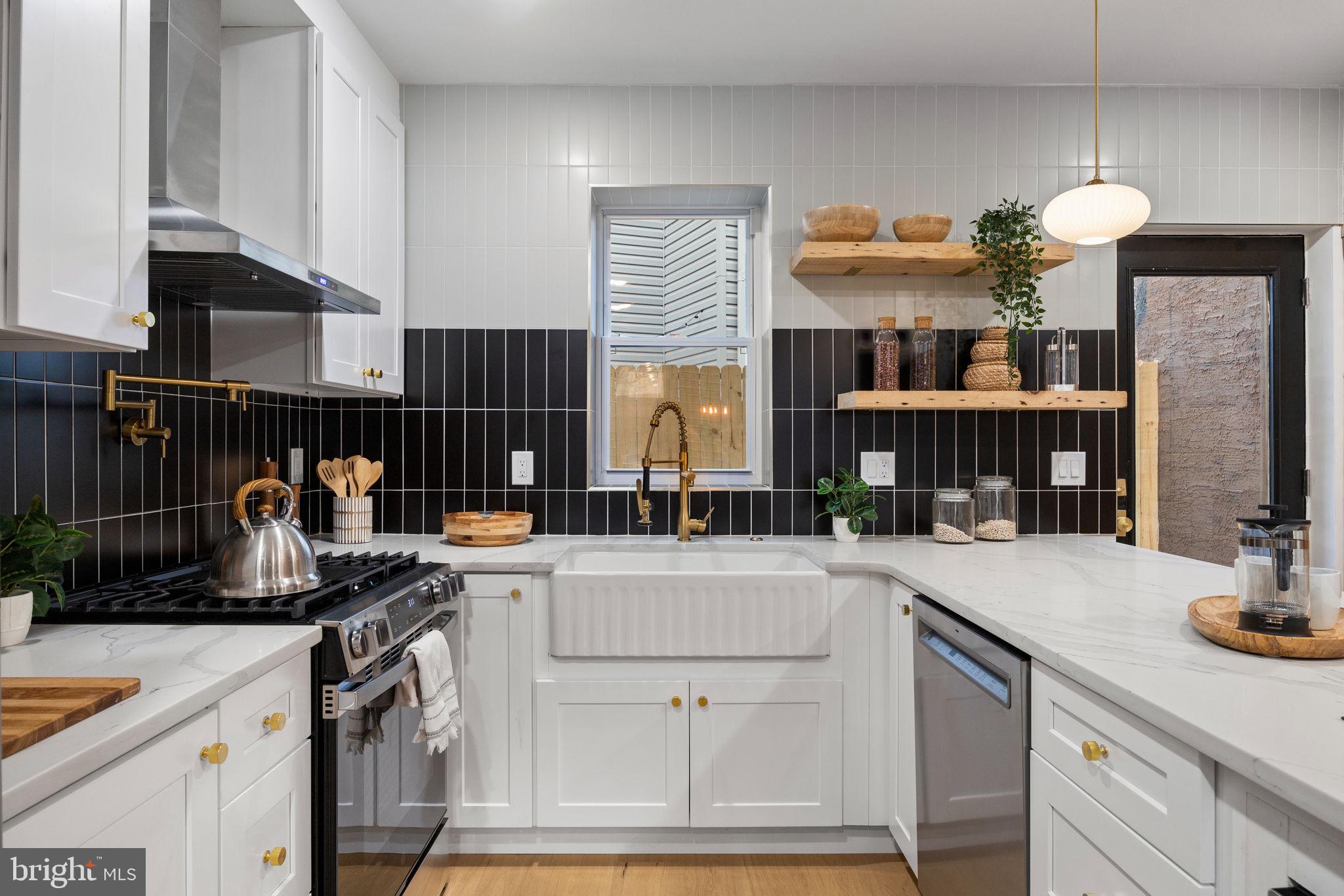 1613 N LAWRENCE STREET