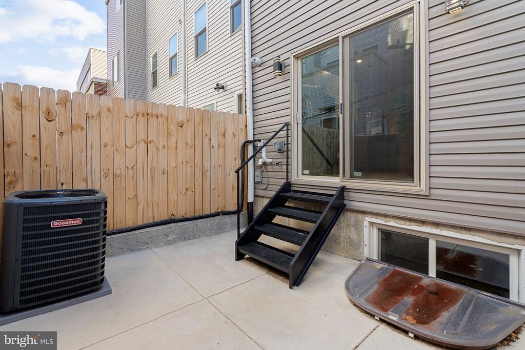 717 MERCY STREET