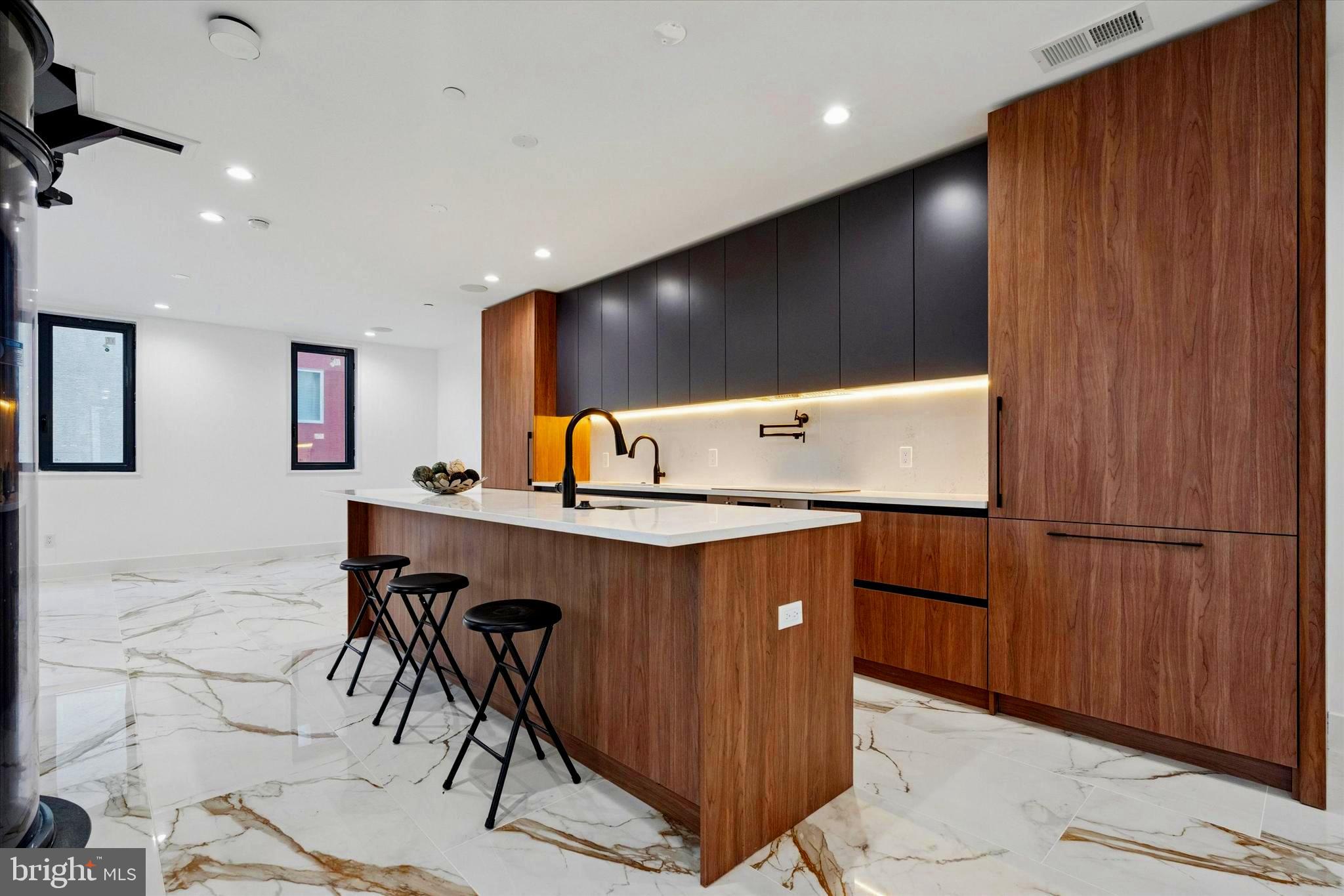 1843 HARTRANFT STREET B102