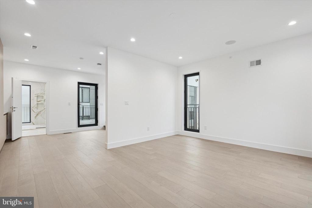 1843 HARTRANFT STREET B102