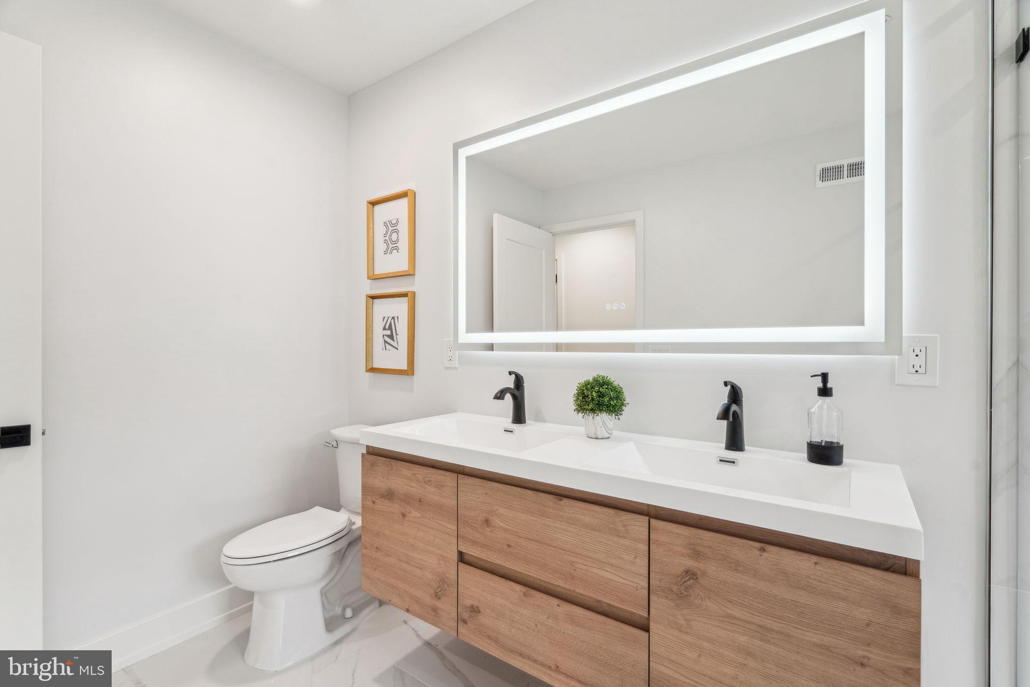 1106 N BODINE STREET