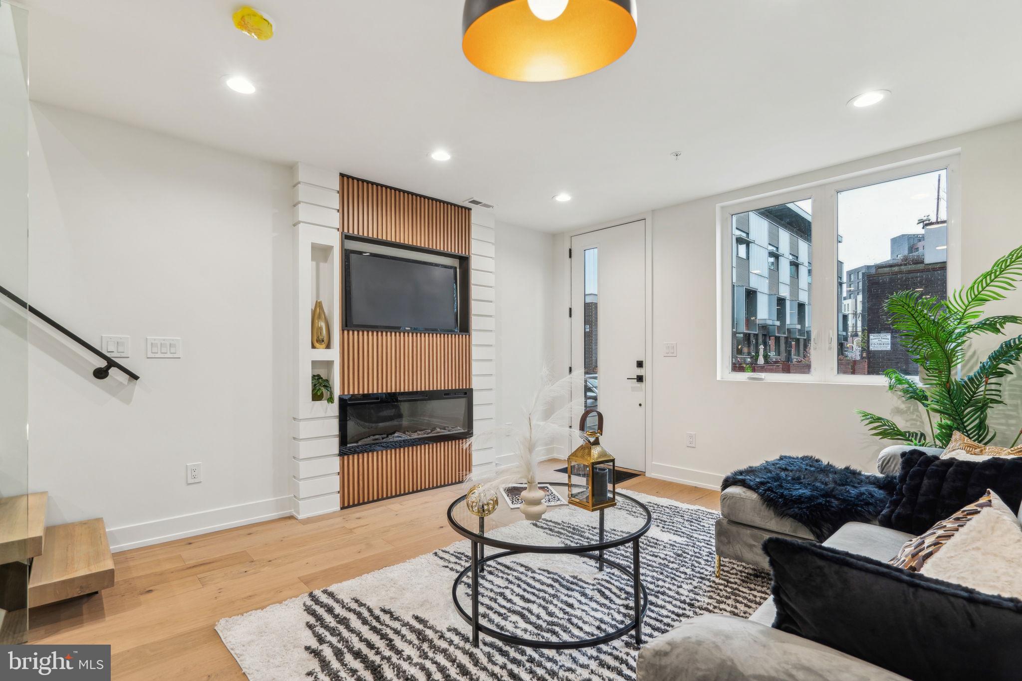 1106 N BODINE STREET