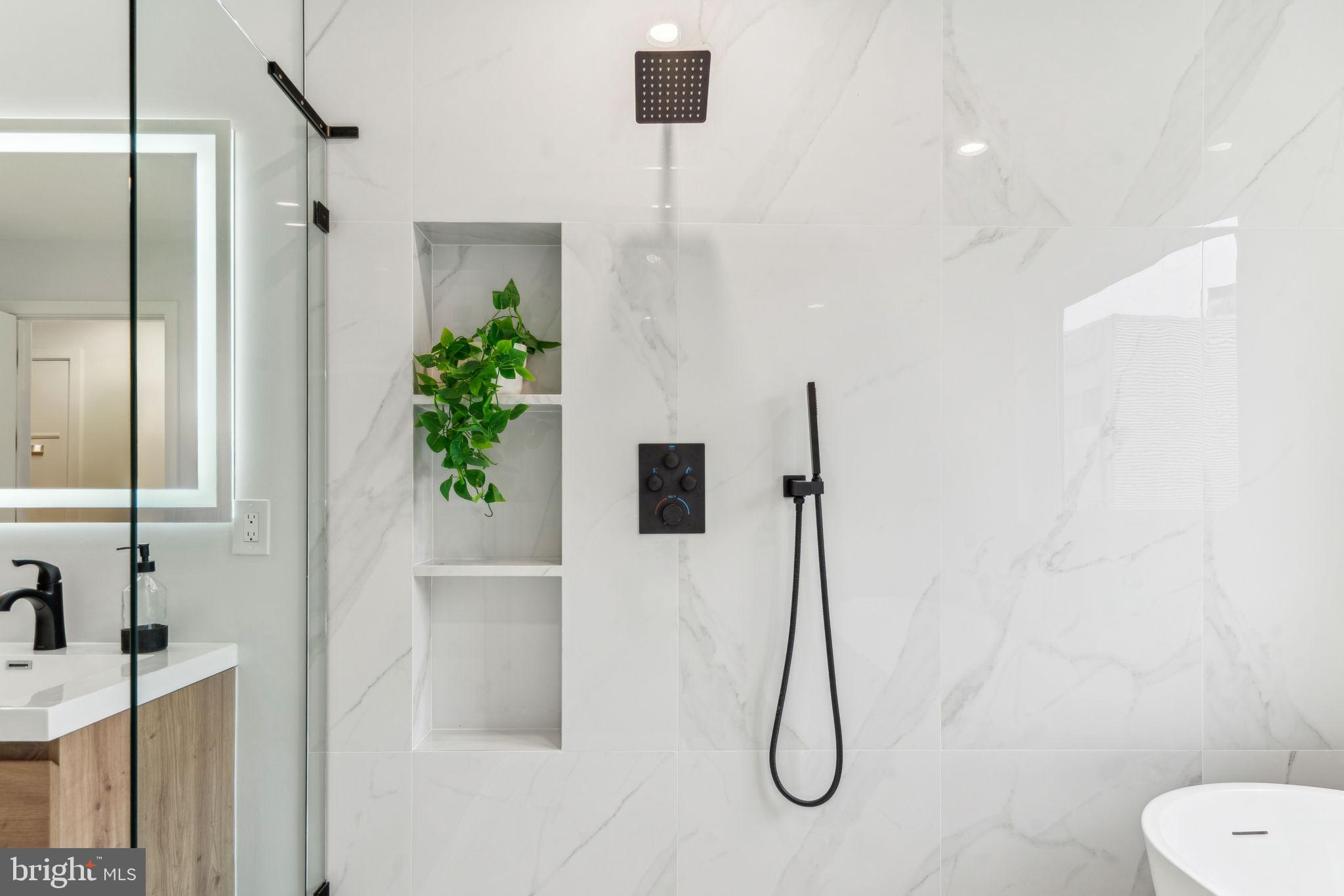 1106 N BODINE STREET