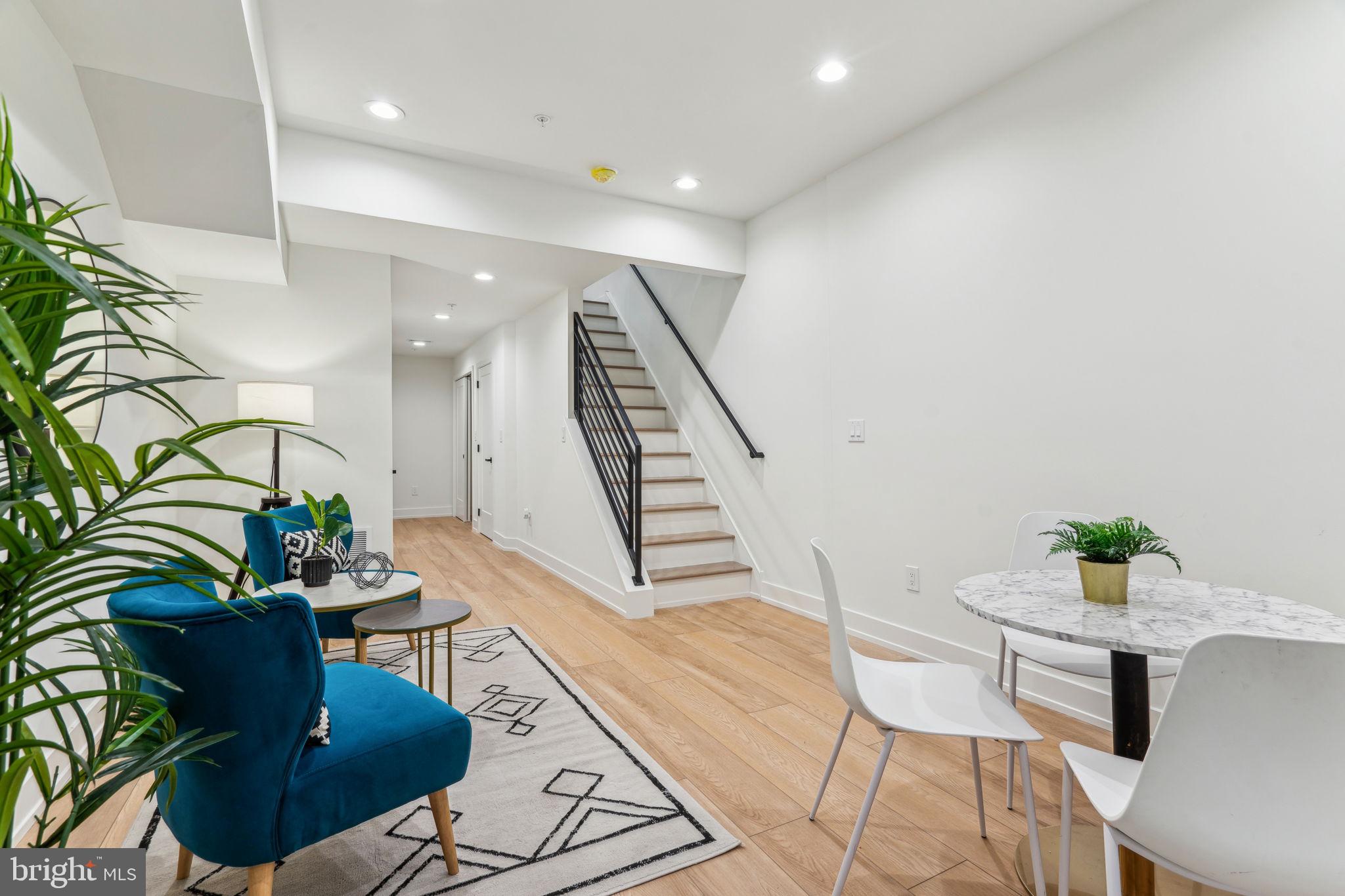 1106 N BODINE STREET