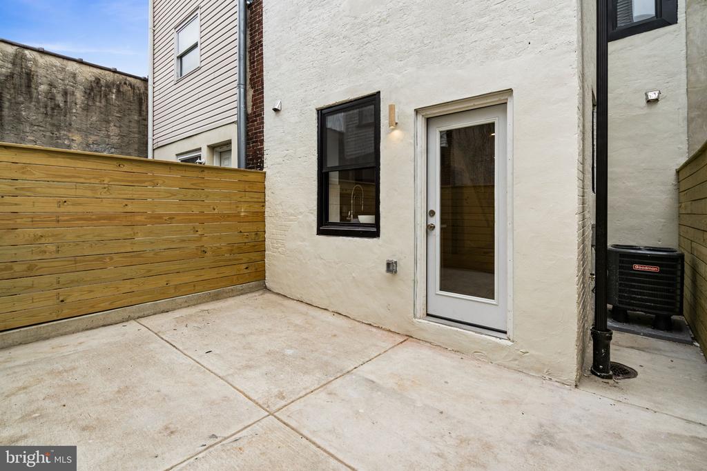 404 PIERCE STREET