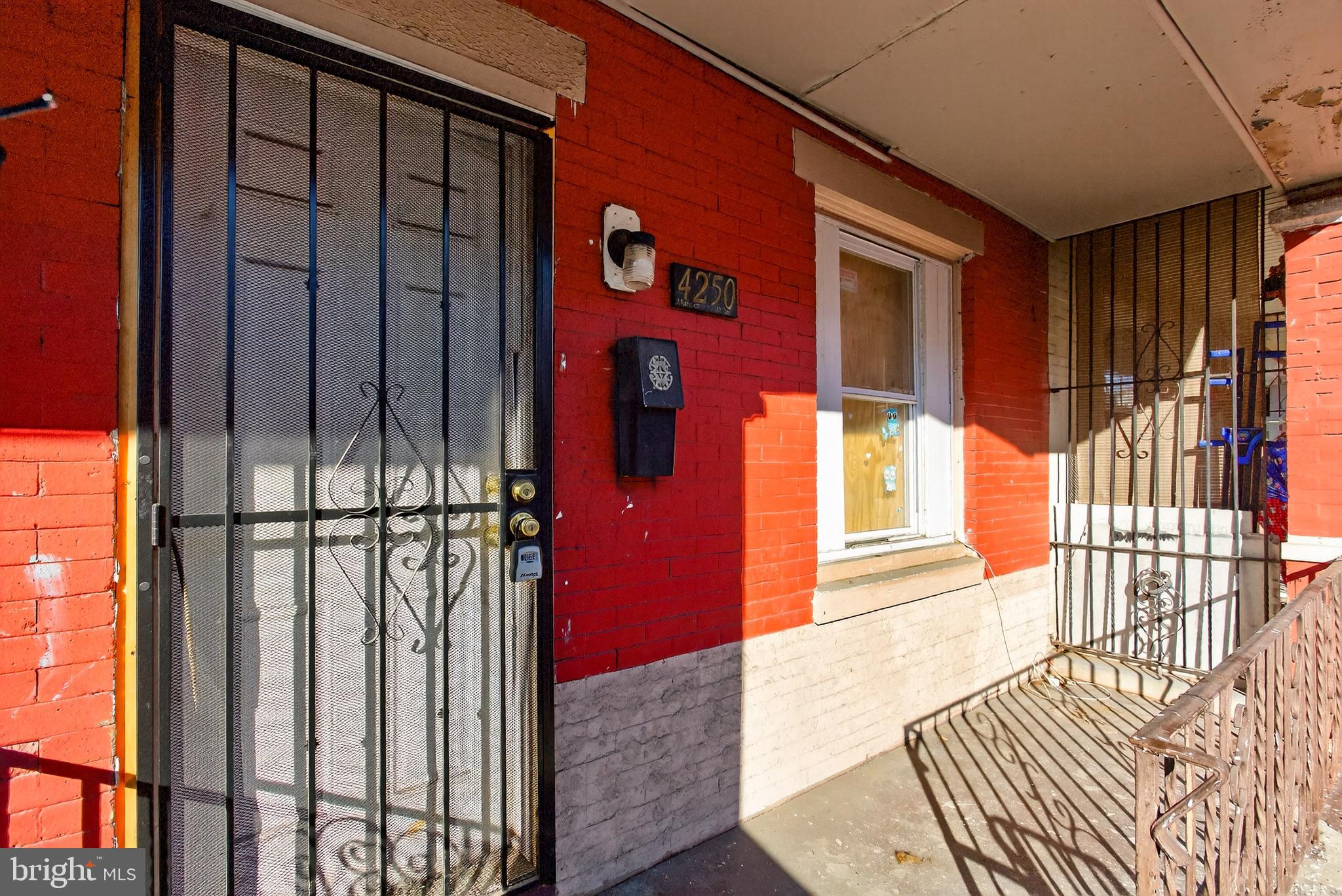 4250 N DARIEN STREET