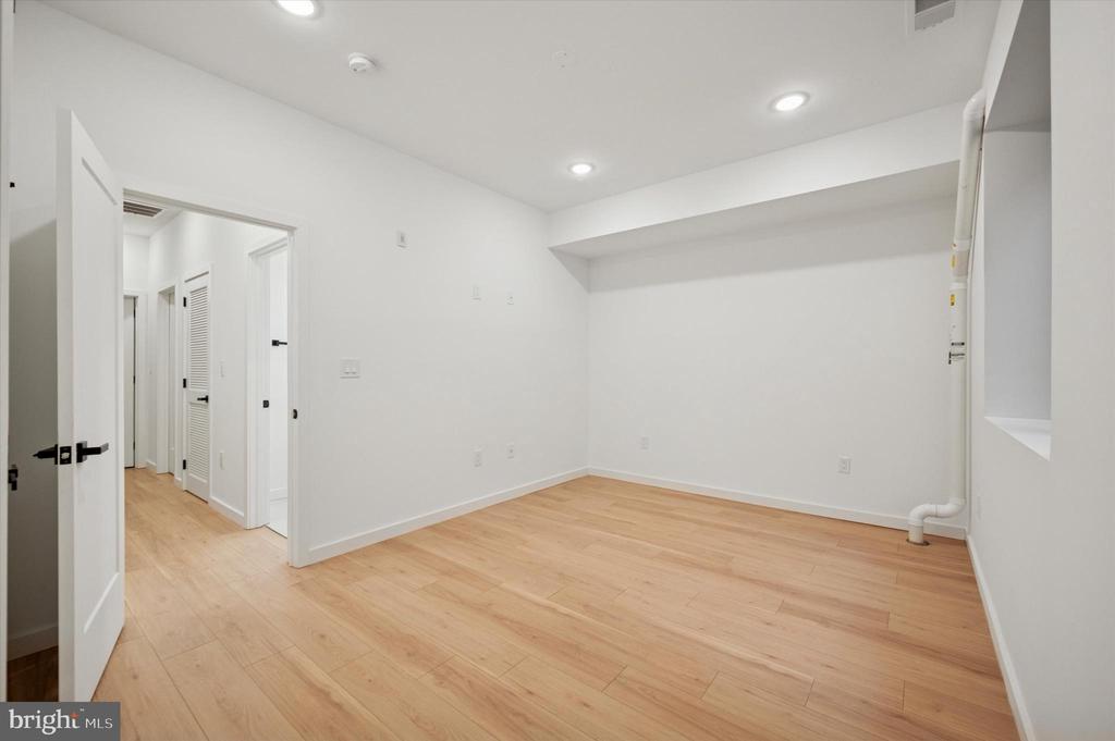 871 N 20TH STREET 1