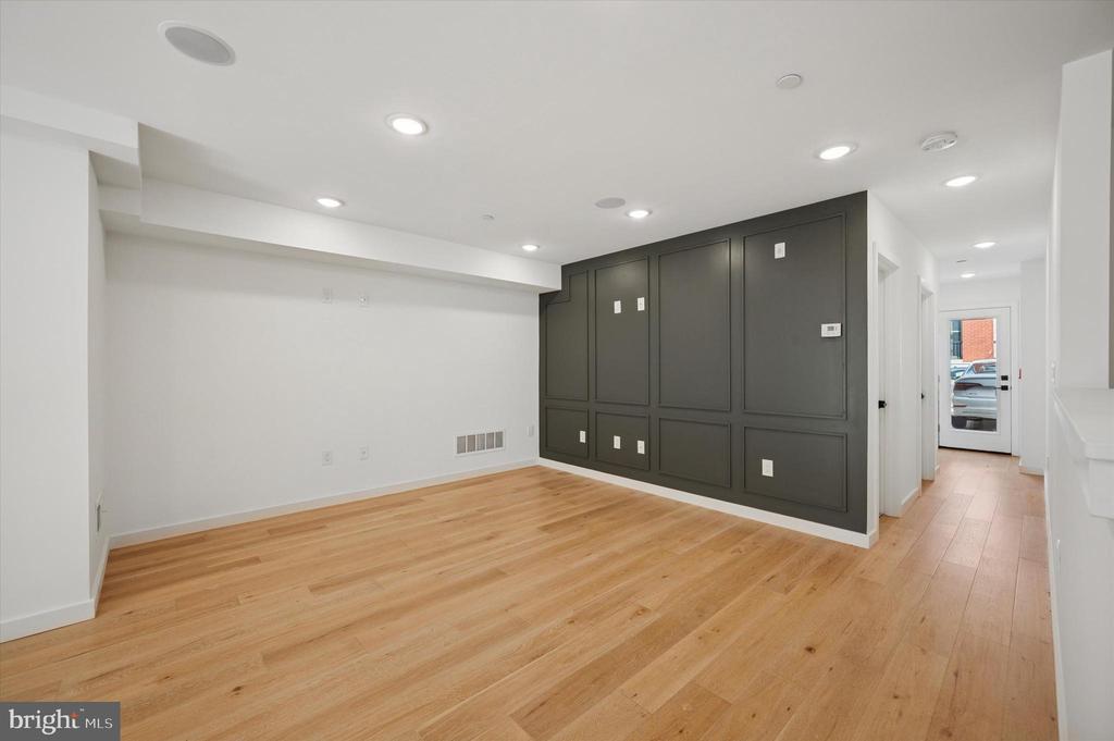871 N 20TH STREET 1